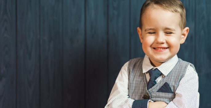 Foto de Serious child wearing suit that is too big for him do