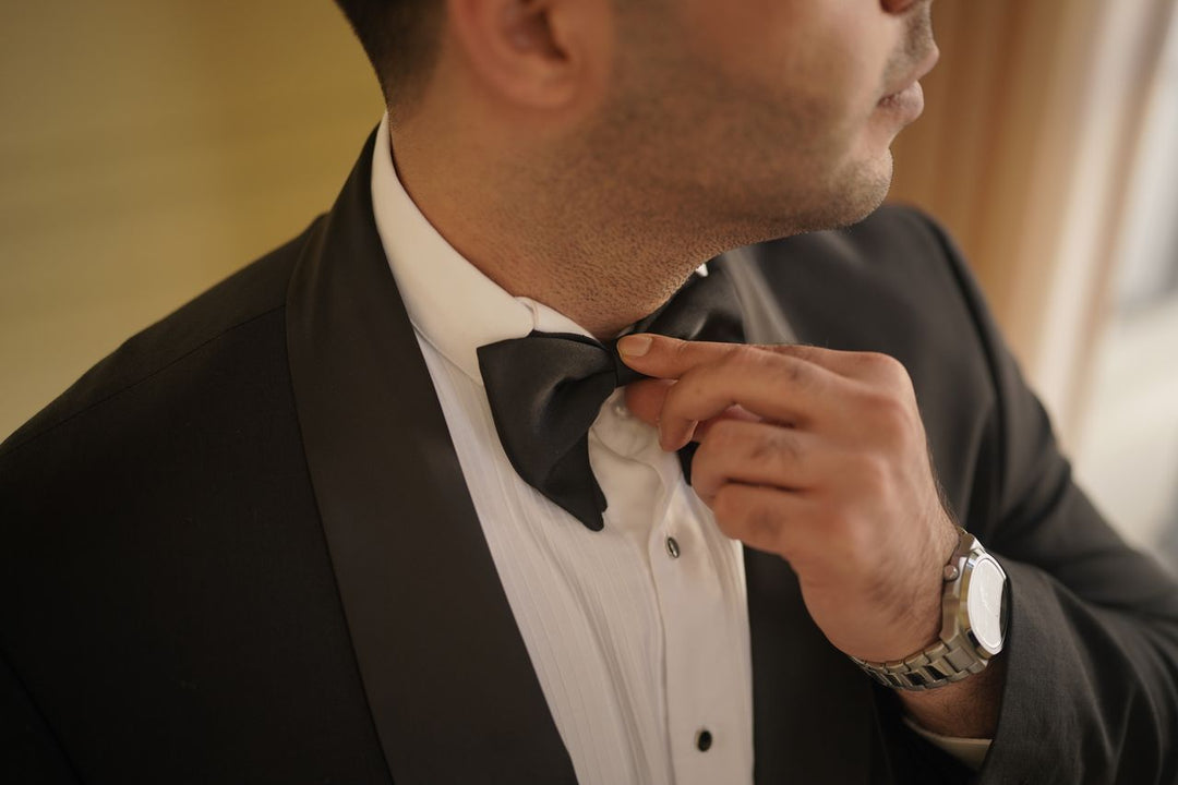How to Accessorize Men's Tuxedo Suits Like a Gentleman