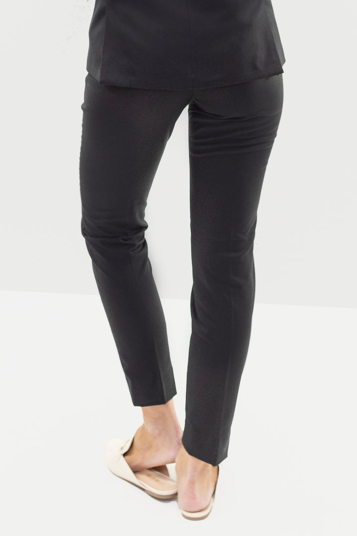 A person wearing Couture 1910 Women&