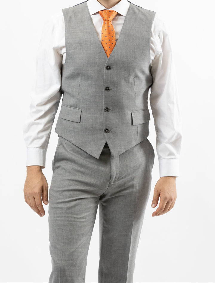 A man wears the Light Grey Men&