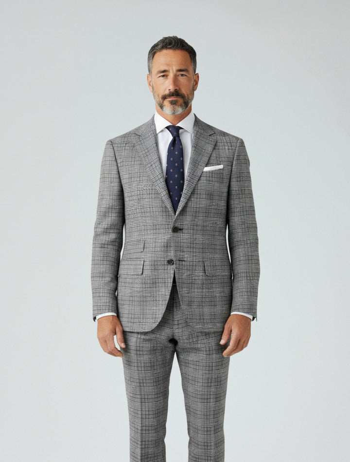 A man with short dark hair and a beard wears the Gianco Ferro Men&