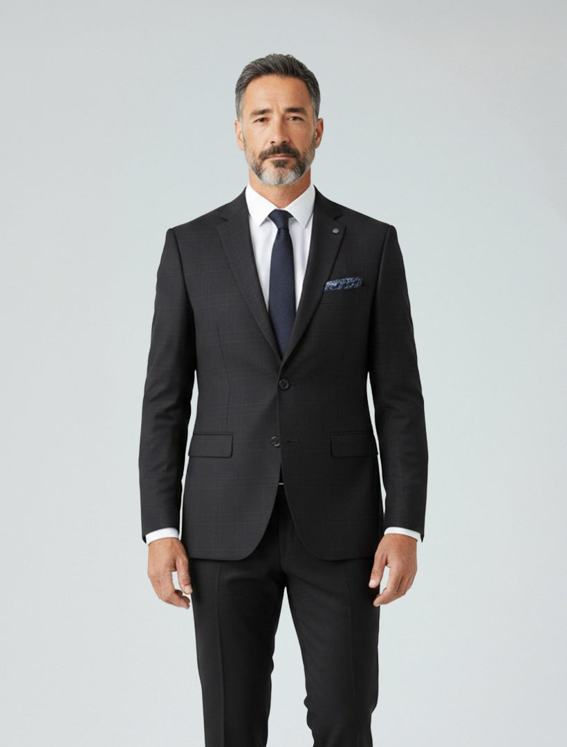 A man with short dark hair and a beard wears the Alberto Cardina Men&