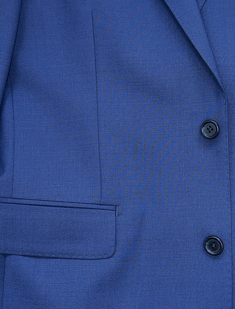 Close-up of the 132 Men&