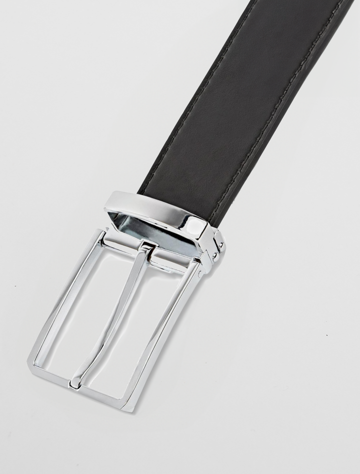 Close-up of the Carlo Fellini Men&