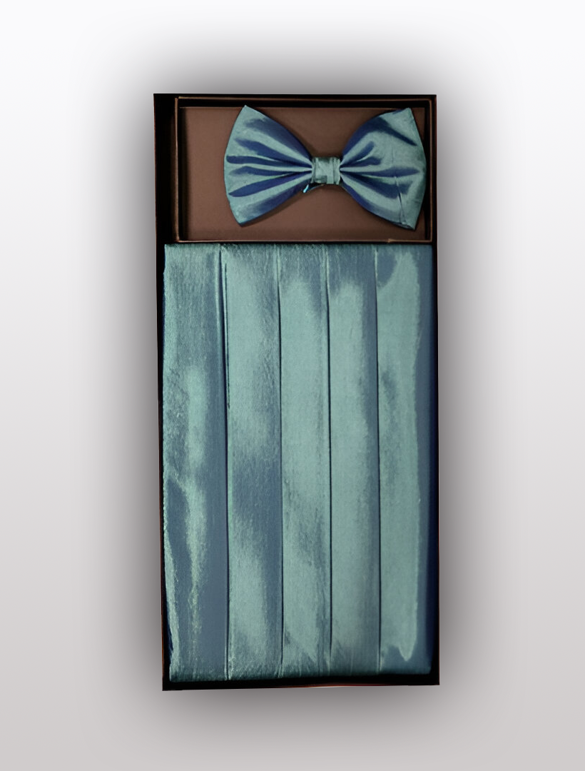 A boxed set featuring a teal cummerbund and matching bow tie made from premium silk, by Vesuvio Napoli.