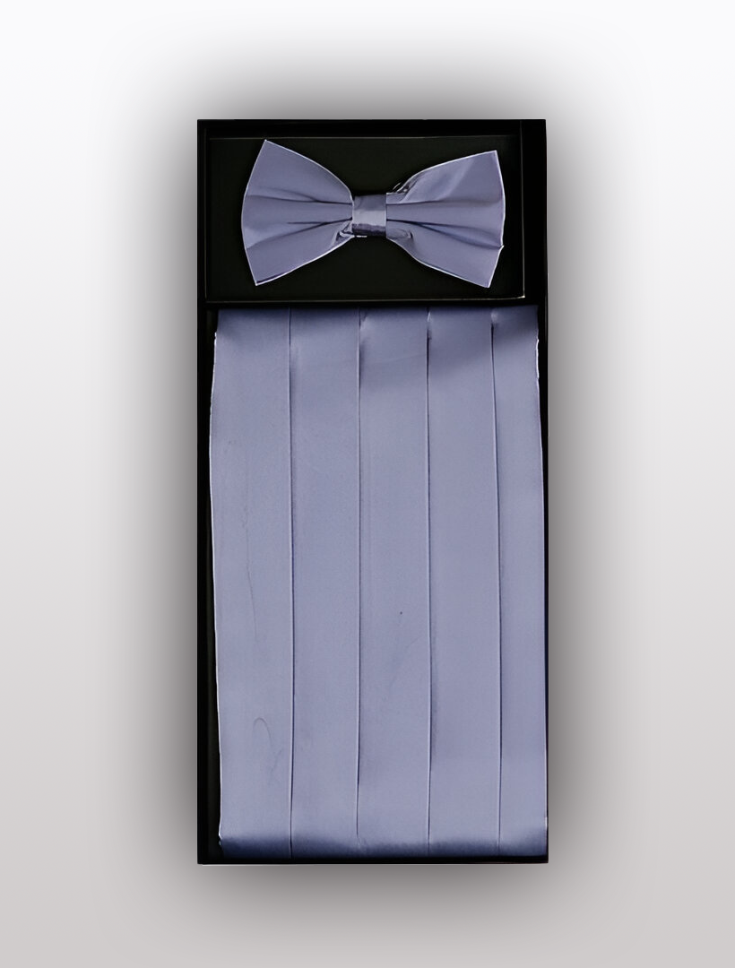 The Vesuvio Napoli Men's Silk Lavender Cummerbund with Bow Tie boxed set is the perfect formal tuxedo accessory, featuring a 100% silk lavender bow tie and a matching adjustable cummerbund.