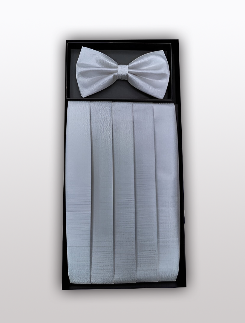 Housed in a stylish black box, this set includes a luxurious metallic silver cummerbund and bow tie from Vesuvio Napoli, expertly crafted from 100% silk. Ideal for enhancing your tuxedo attire with timeless elegance.