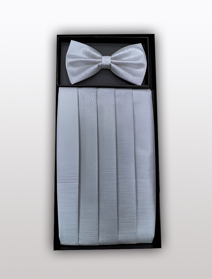 Housed in a stylish black box, this set includes a luxurious metallic silver cummerbund and bow tie from Vesuvio Napoli, expertly crafted from 100% silk. Ideal for enhancing your tuxedo attire with timeless elegance.