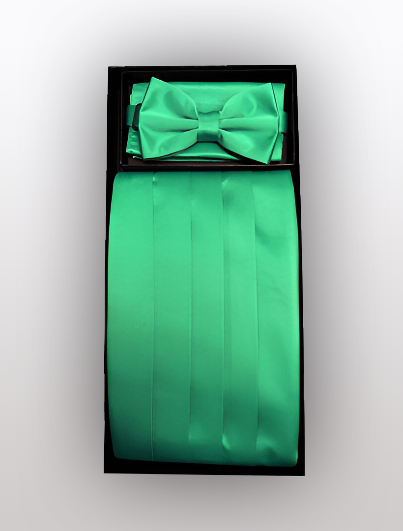The Men's Poly Emerald Cummerbund with Bow Tie & Hanky by Vesuvio Napoli comes in a black box and includes an adjustable elastic band for a perfect fit with any tuxedo.