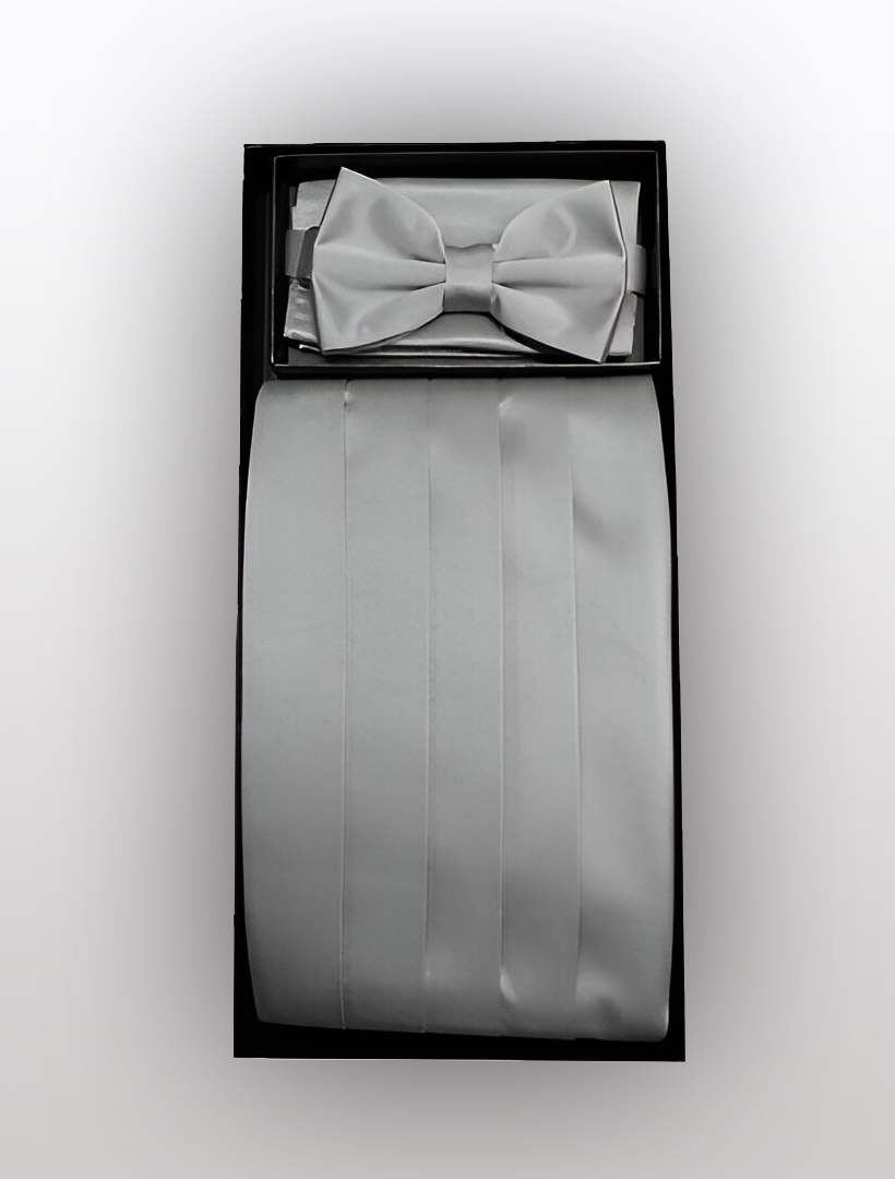 The Men's Poly Silver Cummerbund with Bow Tie & Hanky by Vesuvio Napoli is ideal for formal wear or accessorizing tuxedos, and it comes elegantly presented in a black box.