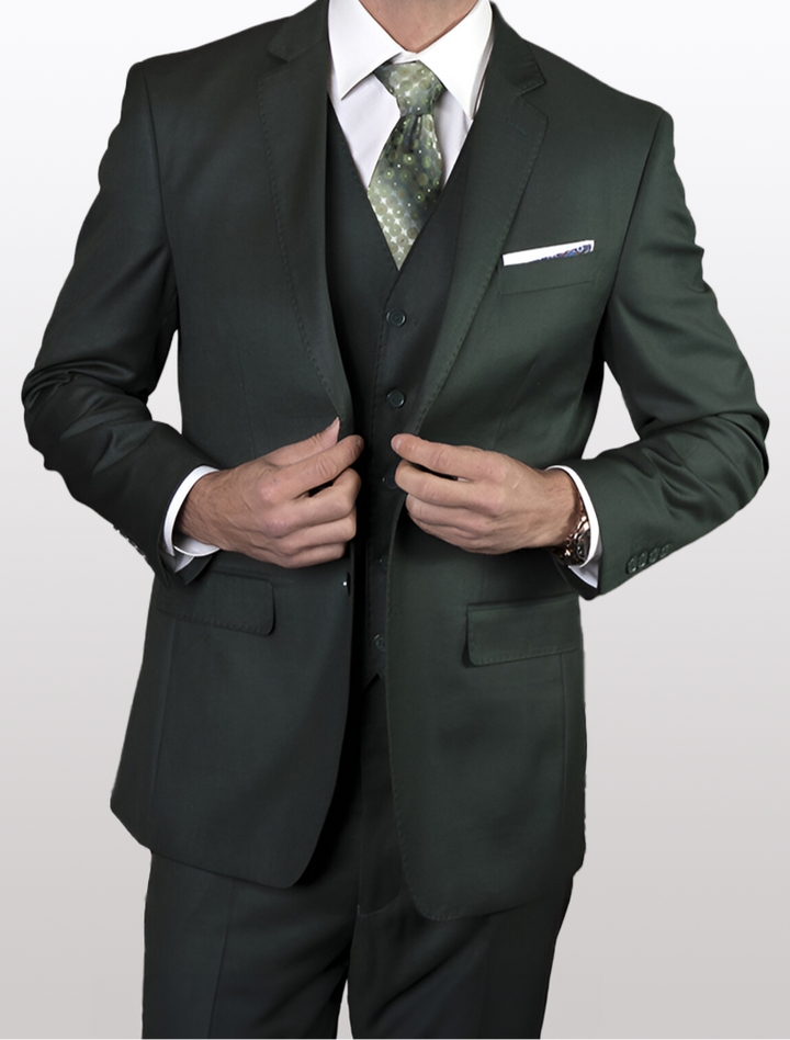 A man is wearing the Statement Men&