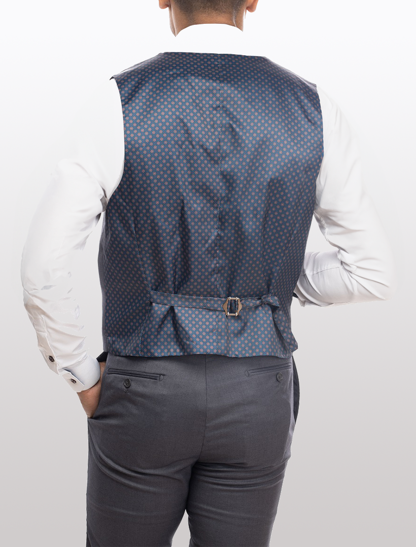 Man wearing a Charcoal Grey Men&