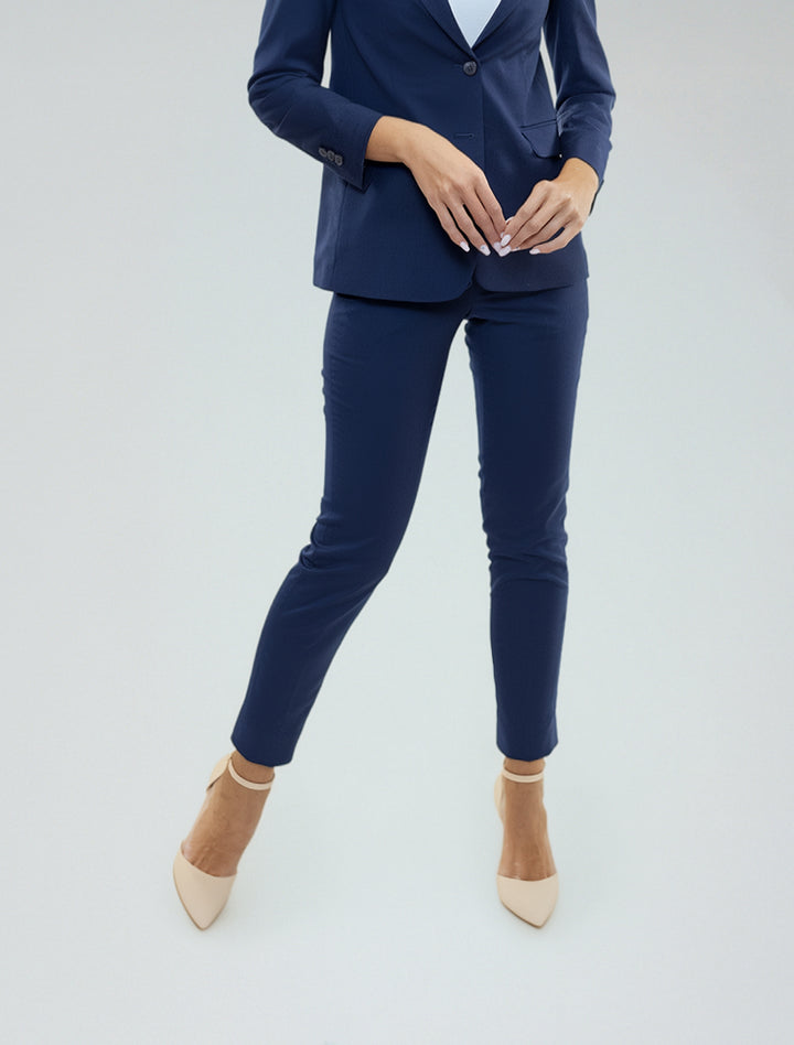 A person wearing Couture 1910 Women&